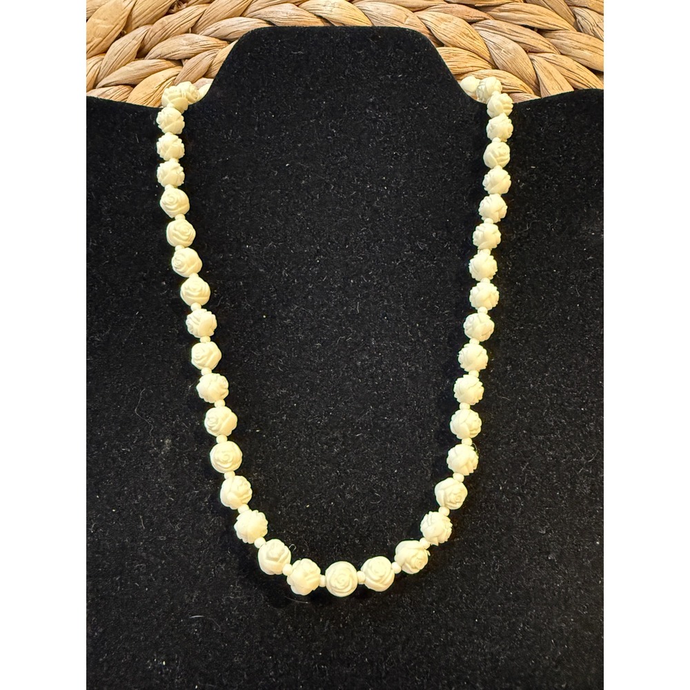 Vintage Carved Rose Bead Necklace Cream Ivory Floral Barrel Clasp 17 Inch